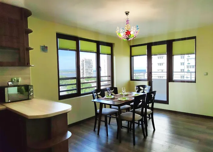 за гости делукс Burgas City